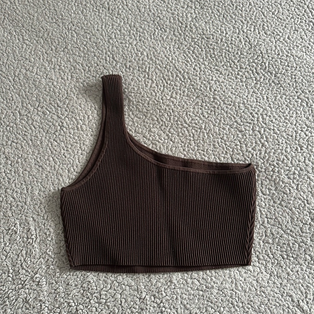 Babaton Ribbed Asymmetrical Crop Top